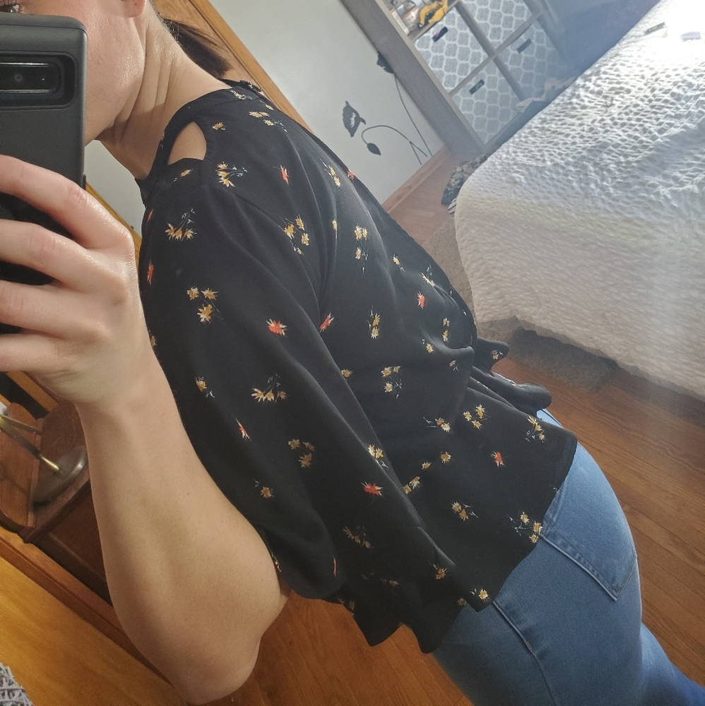 Floral top - Picture 2 of 4